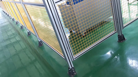 成人看片网站防護圍欄