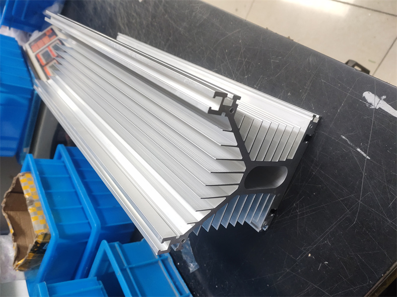 大尺寸成人看片网站散熱器深加工